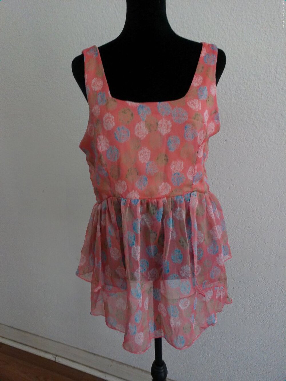 Famosa, Peach floral tank top, with back zipper design.
